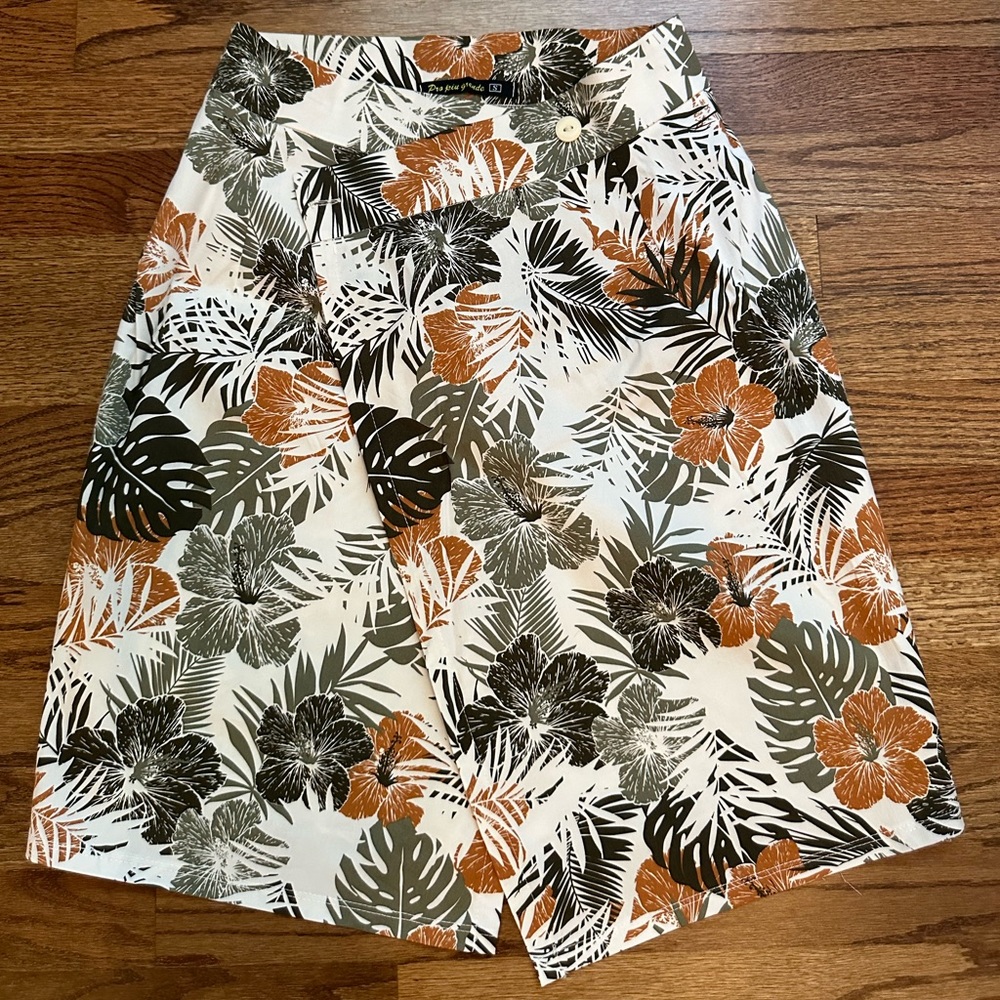 Floral print skirt size small